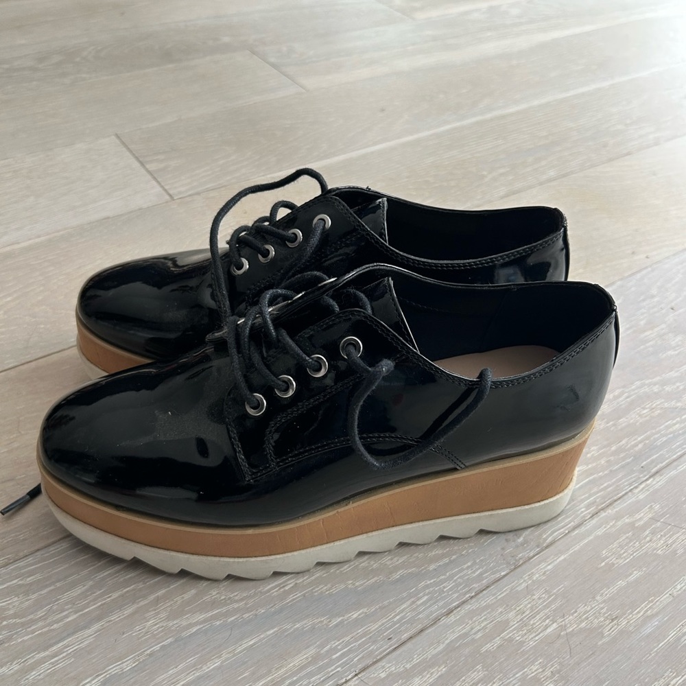 Aldo platform lace up shoes -- like new